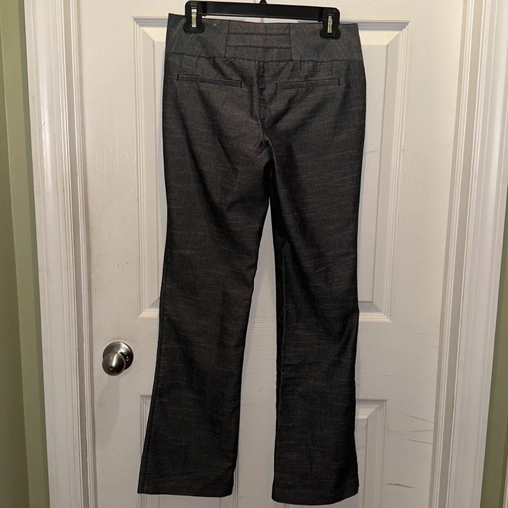 👙Maurices Women’s Low Waisted Gray Size 1/2 Dress Pants - Picture 3 of 4